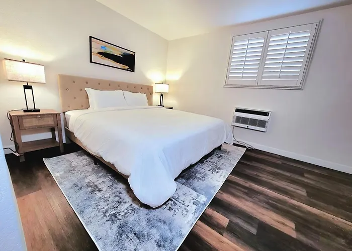 Beautiful Retreat 1 King Bed At Oasis Pool & Clubhouse Holiday home
